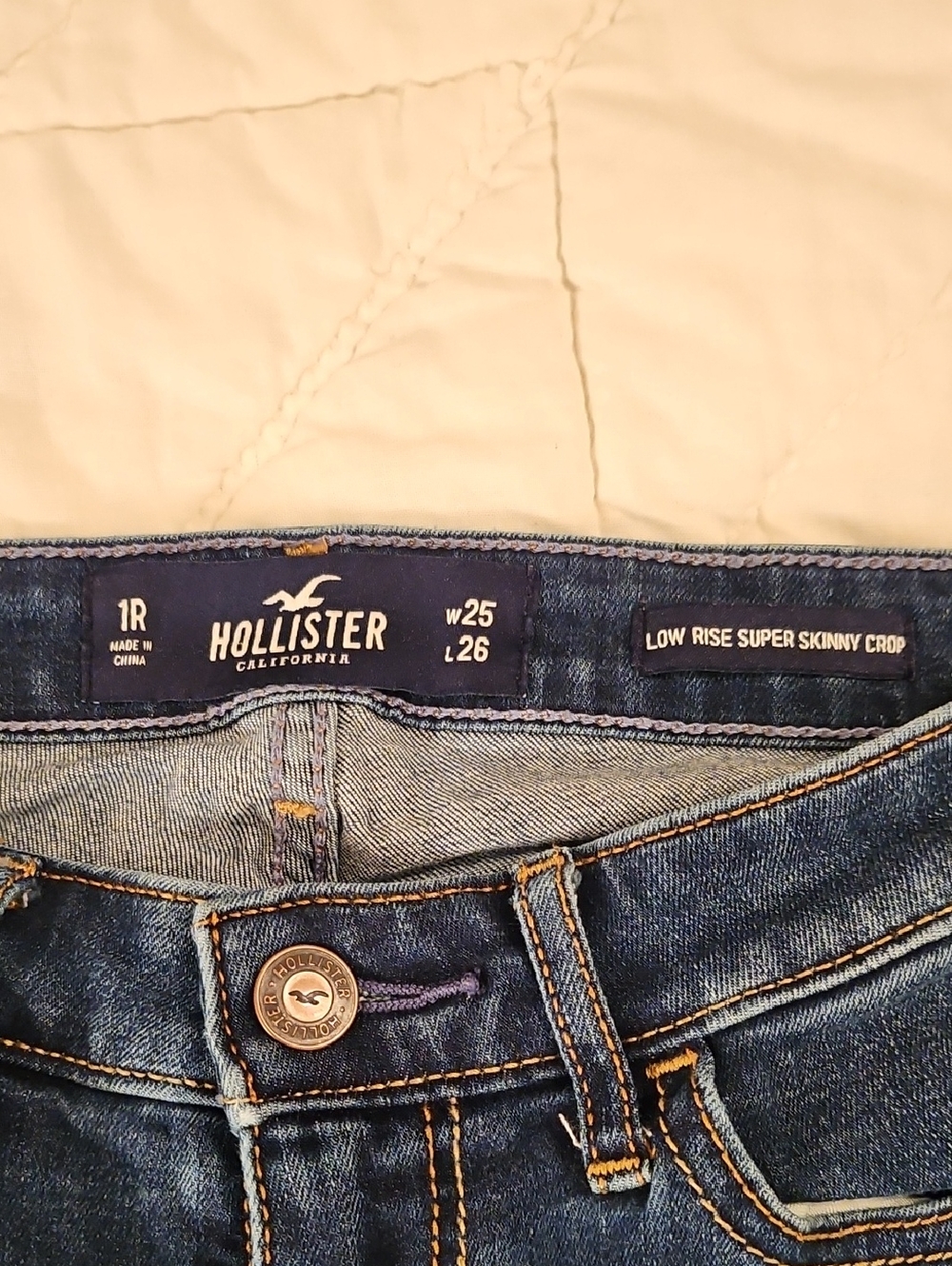 Hollister Floral Embroidered Low-Rise Super Skinny Crop Jeans - Size 1R - Picture 7 of 8
